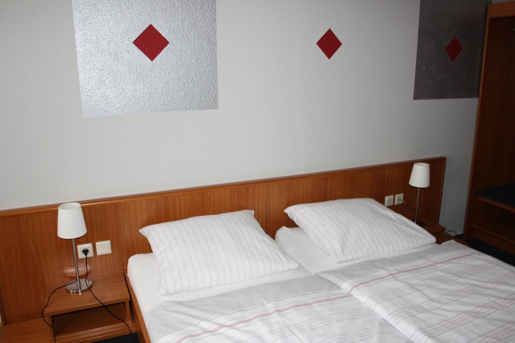 Energie17 Hotel Sarstedt Bagian luar foto